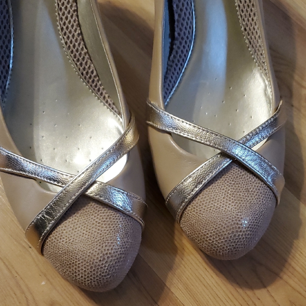Easy Spirit Women's Cream and Silver Heels - Picture 2 of 6